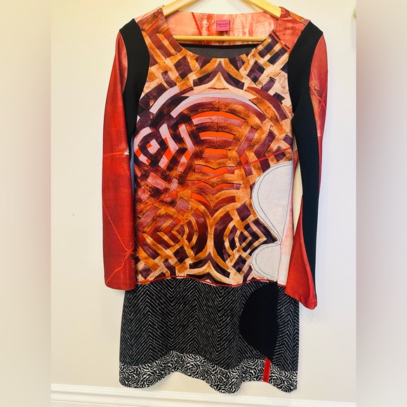 Save the Queen Contemporary Abstract Dress - Picture 1 of 8